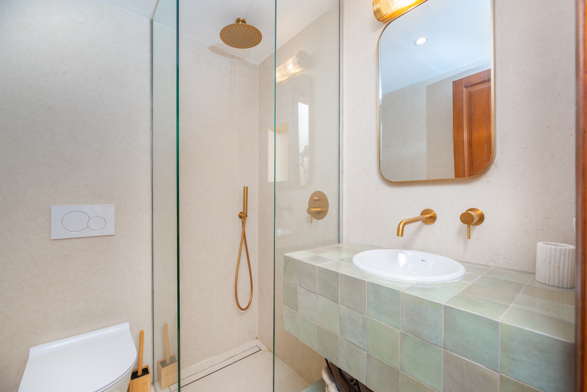 Resa estates Ibiza for sale te koop appartement Santa Gertrudis bathroom shower.jpg